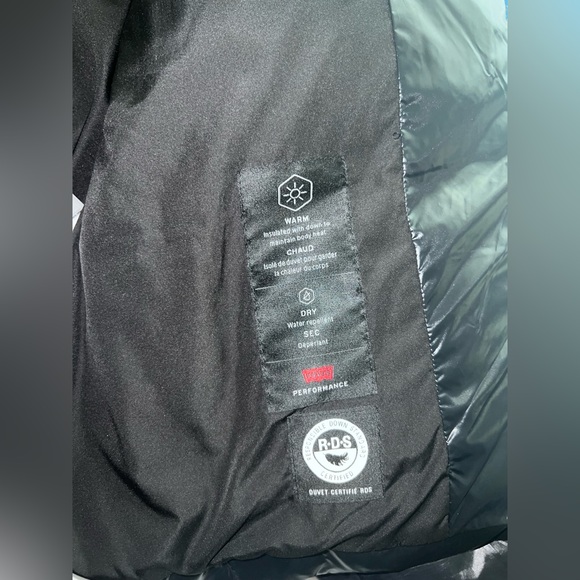 Levi’s Performance Puffer - Picture 4 of 5